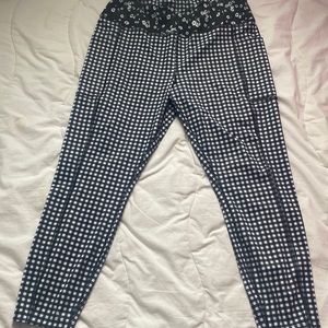 Athletic leggings for women